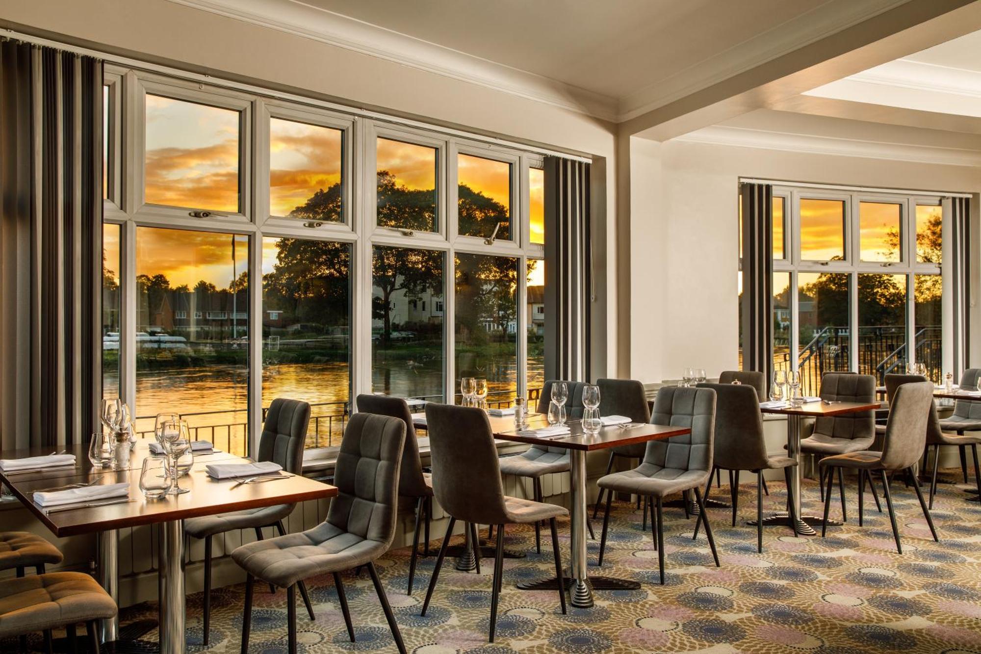 Hotel Sunday London Staines-Upon-Thames Heathrow T5 Exterior foto