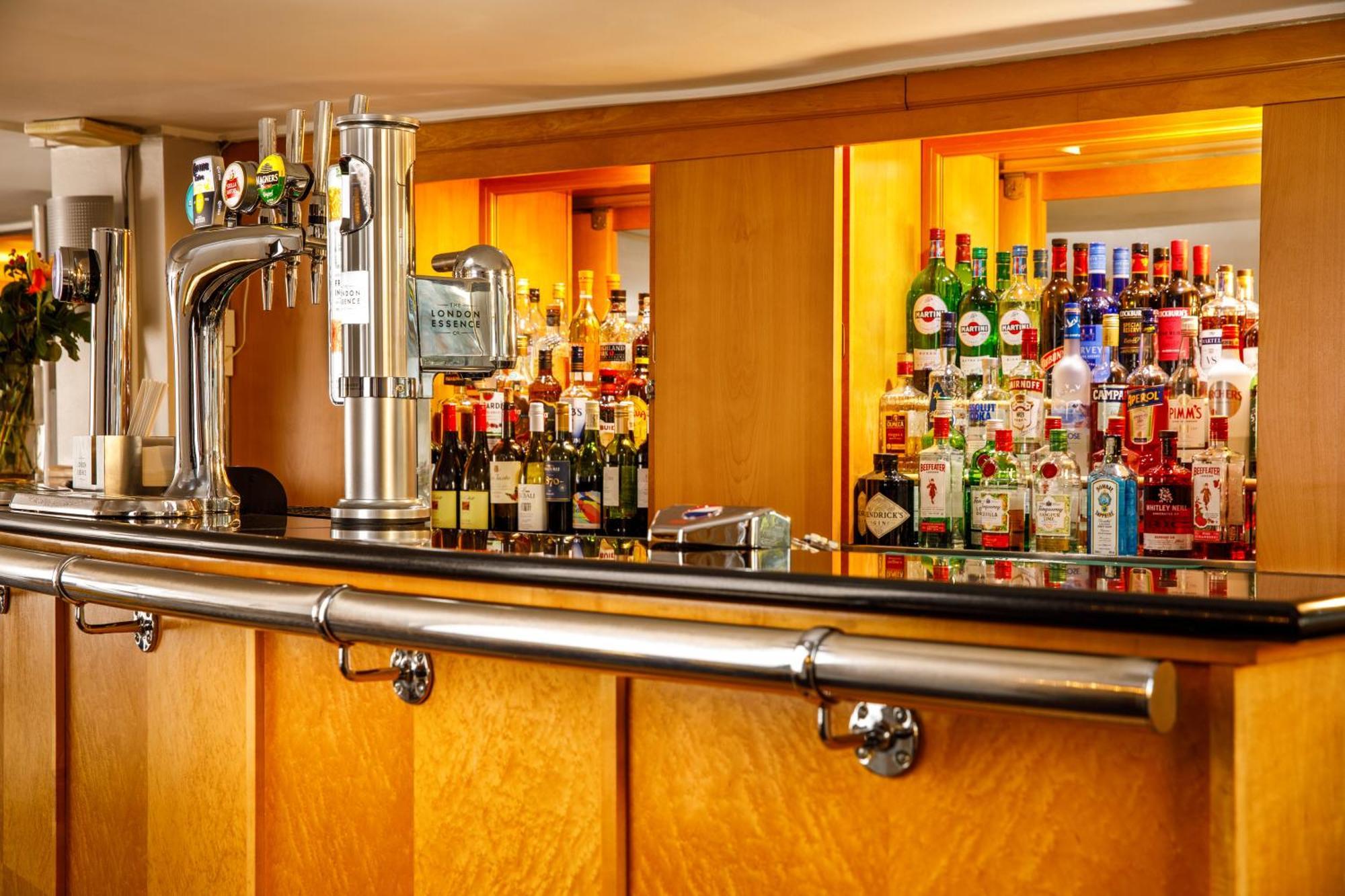 Hotel Sunday London Staines-Upon-Thames Heathrow T5 Exterior foto