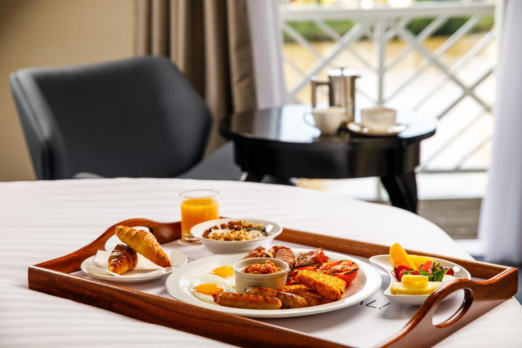 Hotel Sunday London Staines-Upon-Thames Heathrow T5 Exterior foto