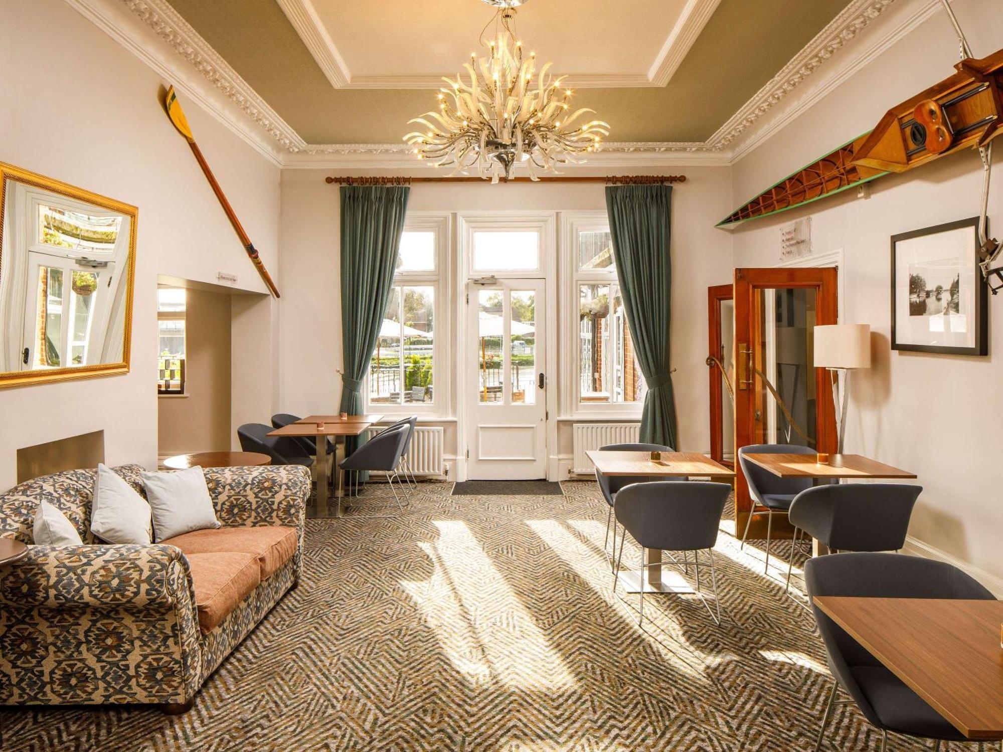 Hotel Sunday London Staines-Upon-Thames Heathrow T5 Exterior foto