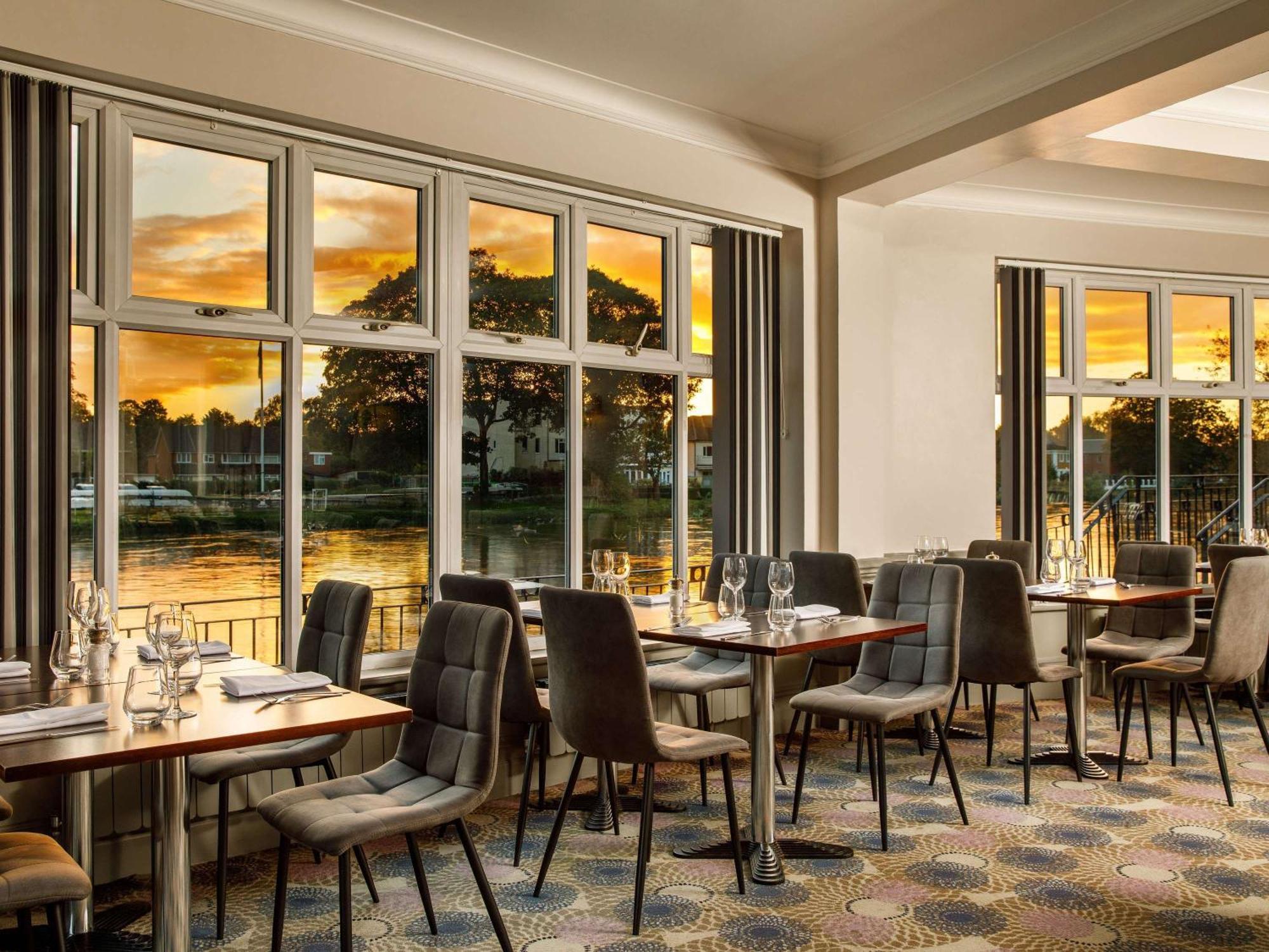 Hotel Sunday London Staines-Upon-Thames Heathrow T5 Exterior foto