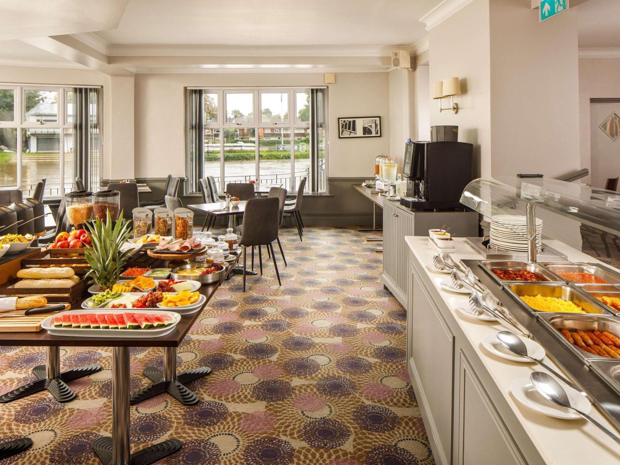 Hotel Sunday London Staines-Upon-Thames Heathrow T5 Exterior foto