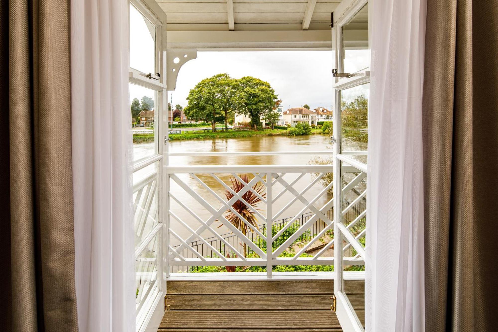 Hotel Sunday London Staines-Upon-Thames Heathrow T5 Exterior foto