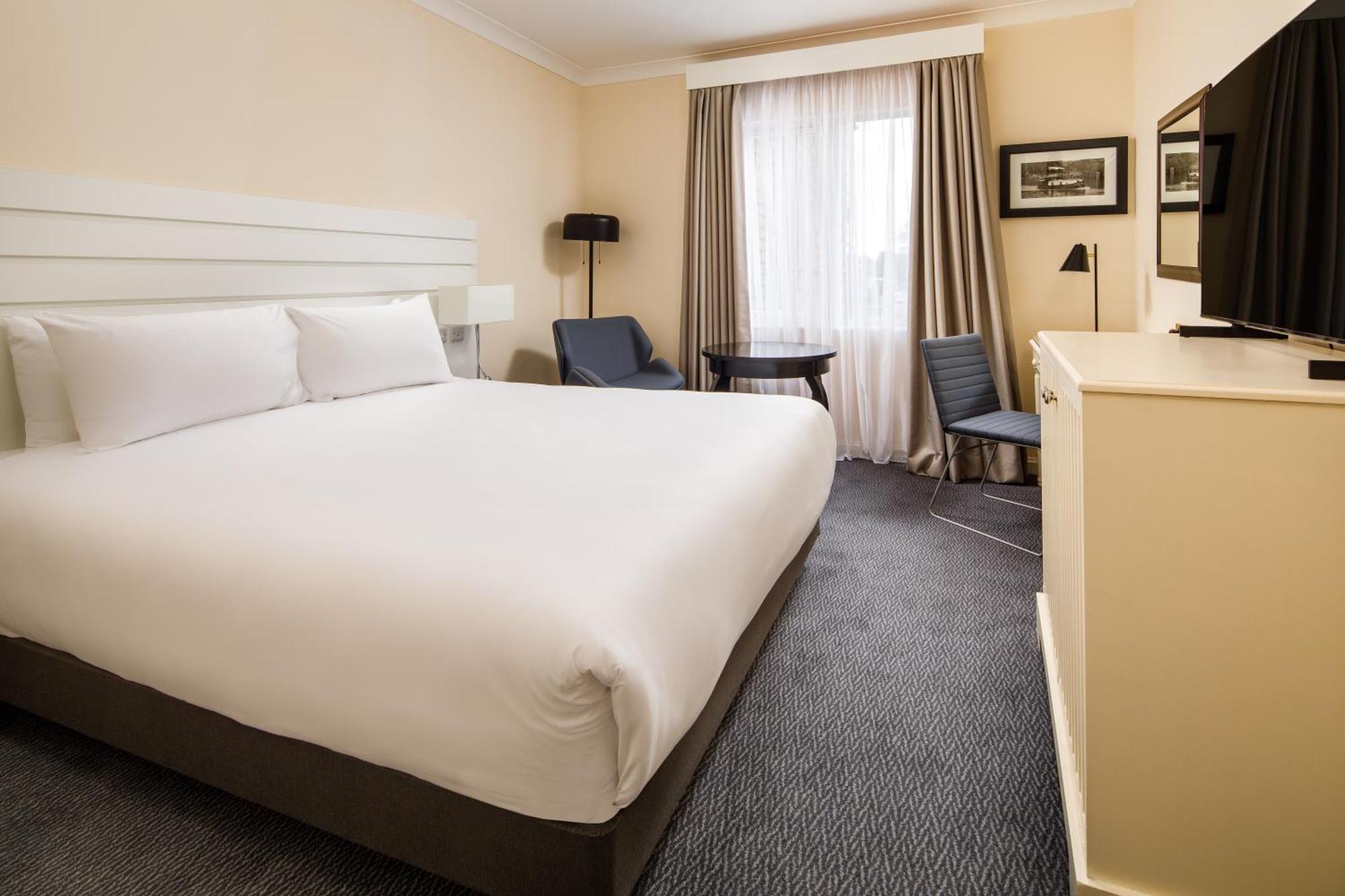 Hotel Sunday London Staines-Upon-Thames Heathrow T5 Exterior foto